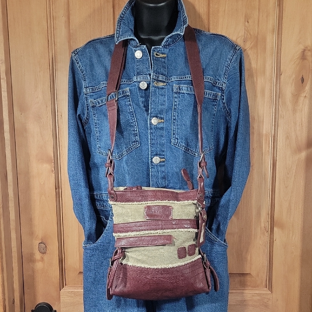 Sherpani Luna Crossbody Bag - Picture 3 of 16